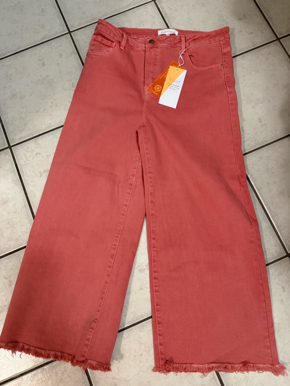 Risen Wide Leg Frayed Hem Jeans - Salmon. Size 15/32W